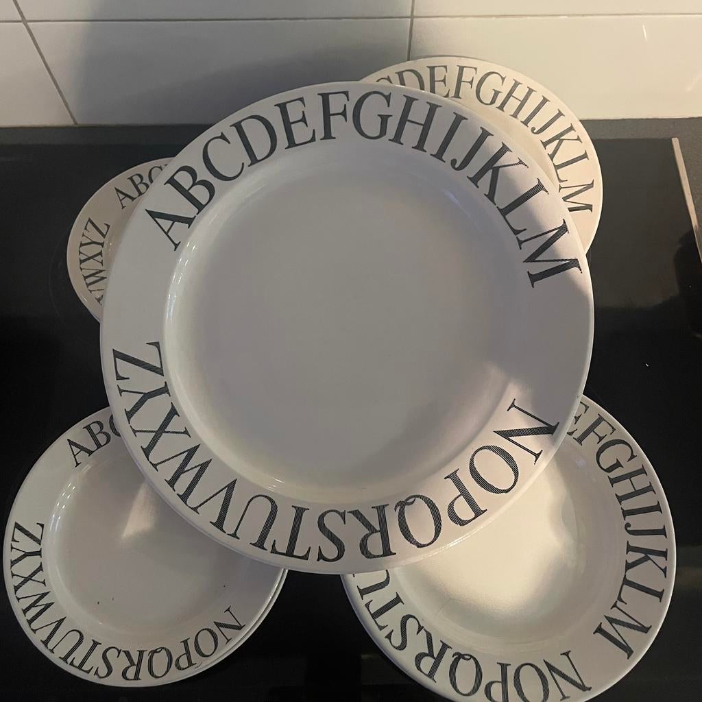 Servies met letters - ophalen Oosterhout of Raamsdonksveer, Huis en Inrichting, Ophalen, Zo goed als nieuw, Bord(en), Overige stijlen