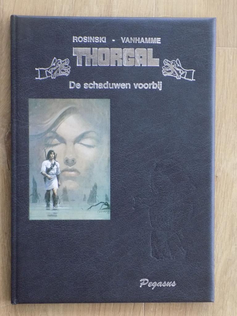 Thorgal - 05_HC_K_De schaduw voorbij [Pegasus - Luxe nr 205_, Boeken, Stripboeken, Eén stripboek, Ophalen of Verzenden, Zo goed als nieuw