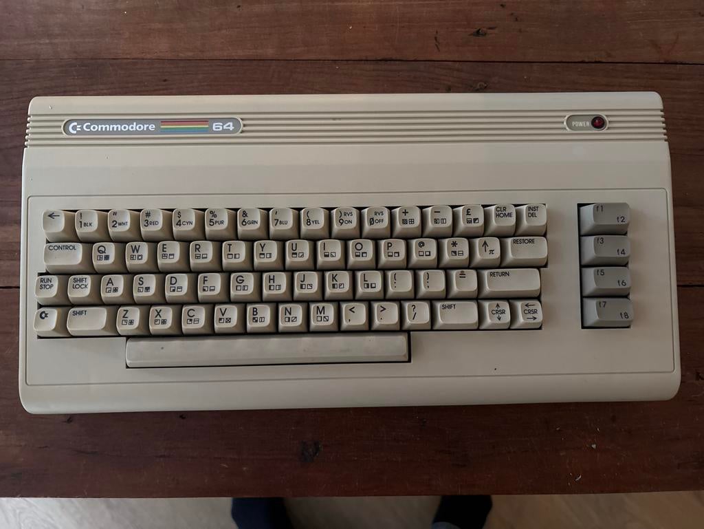 Commodore 64G - Volledig getest met originele voeding, Ophalen of Verzenden