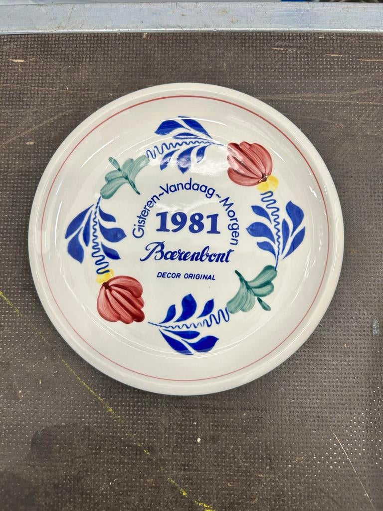 Boerenbont Gebaksbordje 1981 met tekst, Huis en Inrichting, Keuken | Servies, Div, Ophalen of Verzenden, Zo goed als nieuw, Div