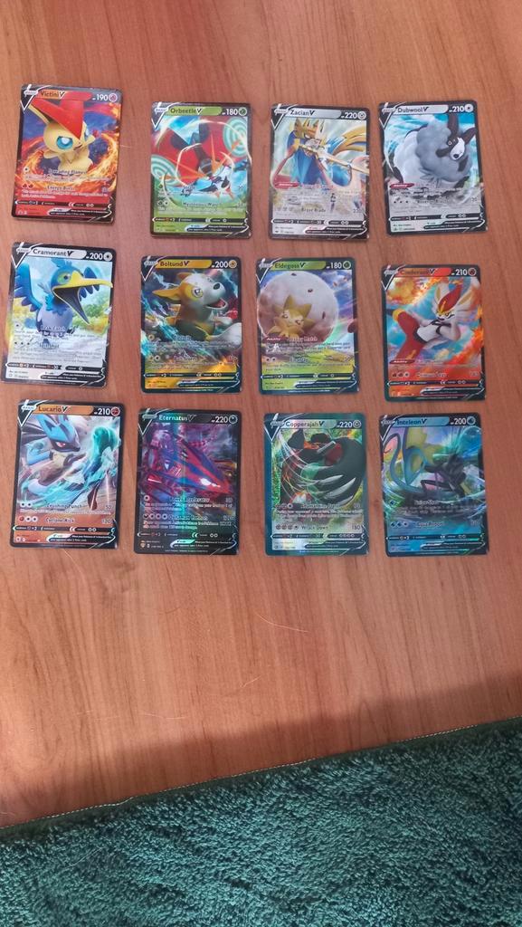 Diverse V en Vmax Pokemonkaarten, Hobby en Vrije tijd, Verzamelkaartspellen | Pokémon, Zo goed als nieuw, Meerdere kaarten, Ophalen of Verzenden