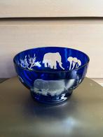 Boheemse Kobaltblauwe Glazen Kom met Geëtste Olifanten, Ophalen of Verzenden
