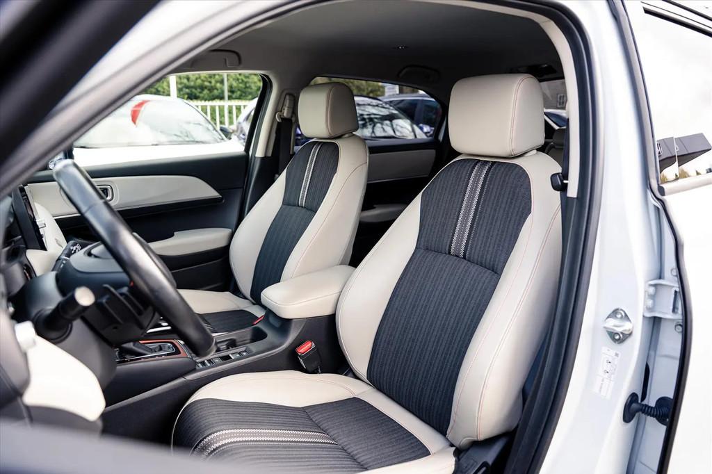 Honda HR-V 1.5 Full Hybrid Advance Style Automa € 28.995,0, Lichtsensor, Leder en Stof, Wit, Bedrijf