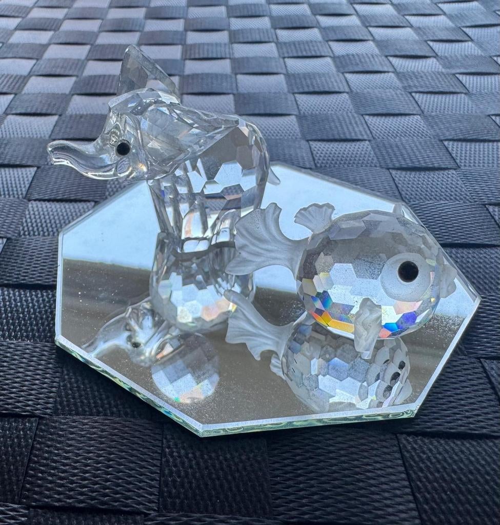 Swarovski olifant en vis kristallen beeldjes op spiegel, Verzamelen, Swarovski, Ophalen, Zo goed als nieuw, Figuurtje