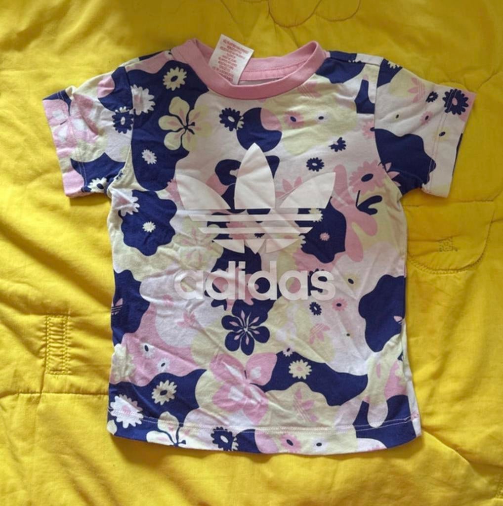 Adidas T-shirt Maat 86 - Bloemenprint, Kinderen en Baby's, Babykleding | Maat 86, Ophalen of Verzenden, Gebruikt, Jongetje of Meisje