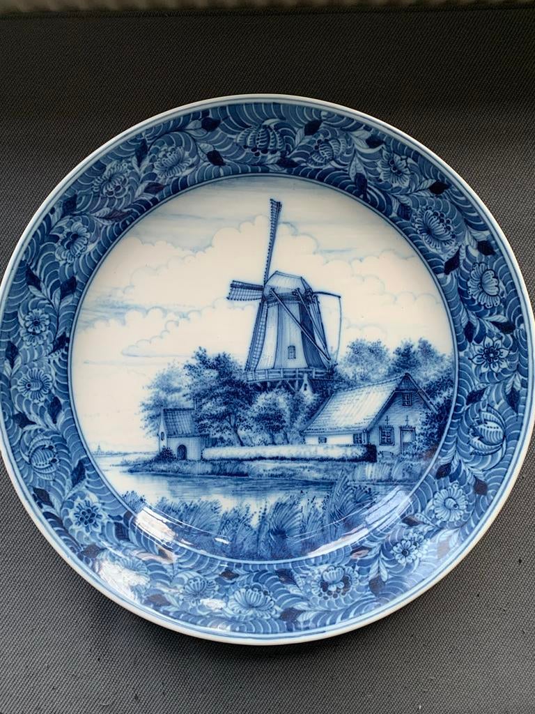 Makkum wandbord schotel met molen en Hollands landschap, Antiek en Kunst, Ophalen of Verzenden