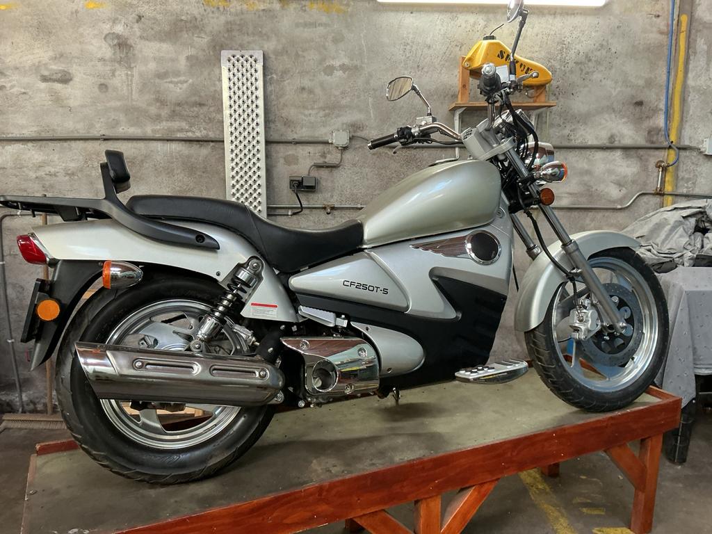 CF Moto 250Vt, Motoren, Motorrijbewijs A, Particulier