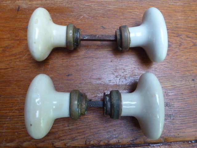 4 antieke keramiek deurklinken, deurkrukken., Antiek en Kunst, Antiek | Woonaccessoires, Ophalen of Verzenden