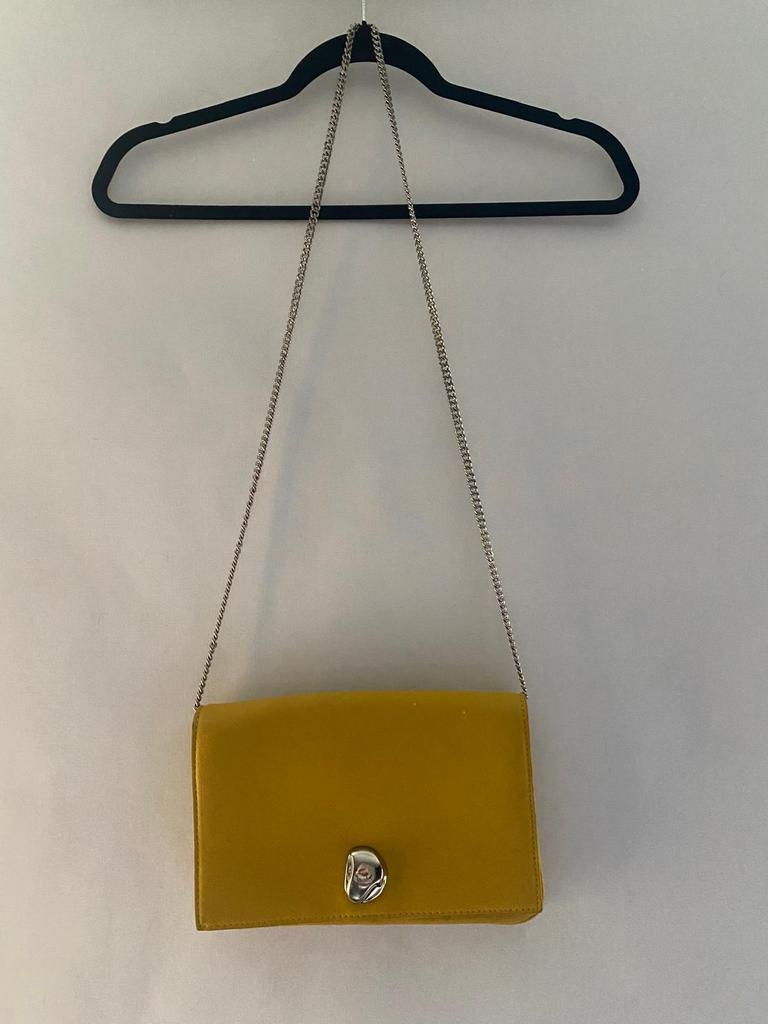 Zara schoudertas – okergeel met zilveren ketting, Sieraden, Tassen en Uiterlijk, Tassen | Damestassen, Ophalen of Verzenden, Zo goed als nieuw