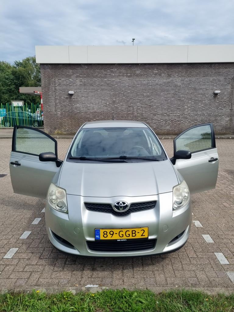 Toyota Auris 1.4 16V Vvt-i 5DR Terra 2008 Grijs, Voorwielaandrijving, 1398 cc, 4 cilinders, Handgeschakeld
