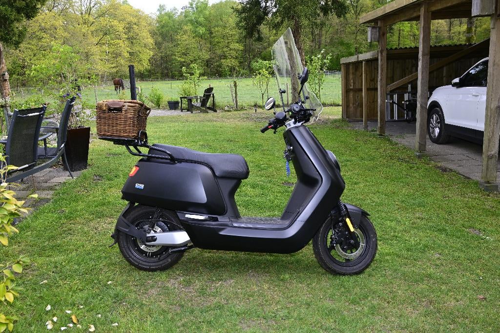 niu, Fietsen en Brommers, Snorfietsen en Snorscooters, Elektrisch, Zo goed als nieuw, Ophalen, Overige merken