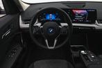 BMW X1 xDrive25e Automaat / Trekhaak / Panoramadak / Achteru, Auto's, Stof, Gebruikt, Metallic lak, Met garantie (alle)