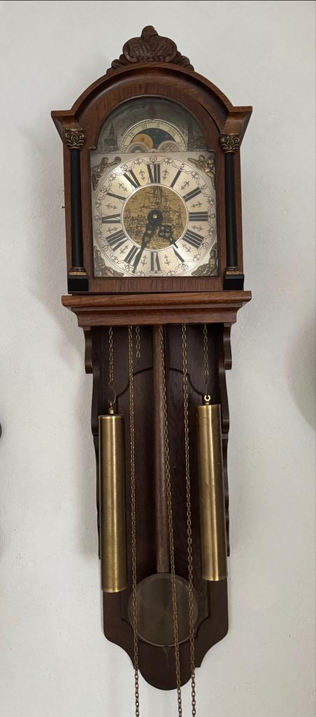 Houten wandklok met maanfase en gewichten, Ophalen