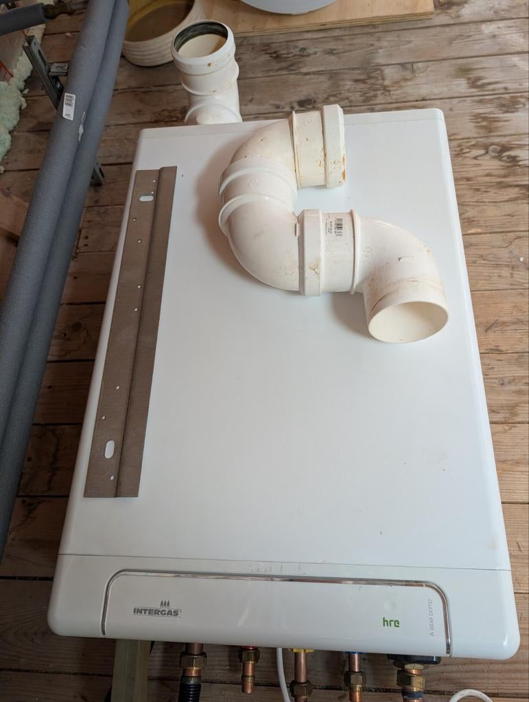 Intergas Kombi Kompakt HRE 28/24 A CV-ketel 2022, Doe-het-zelf en Verbouw, Verwarming en Radiatoren, Ophalen, 30 tot 80 cm, Gebruikt