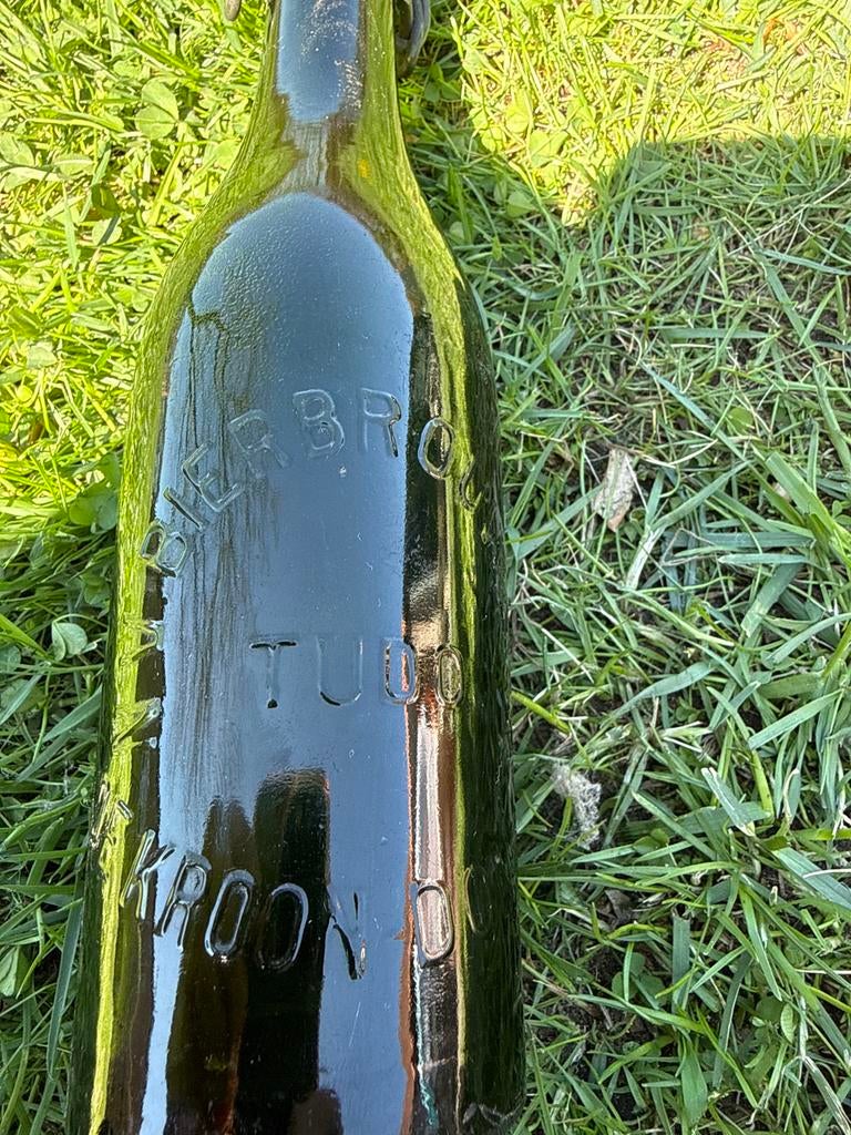 Antieke Bierfles met Reliëf: BIERBROUWERIJ KROON TUDO, Ophalen