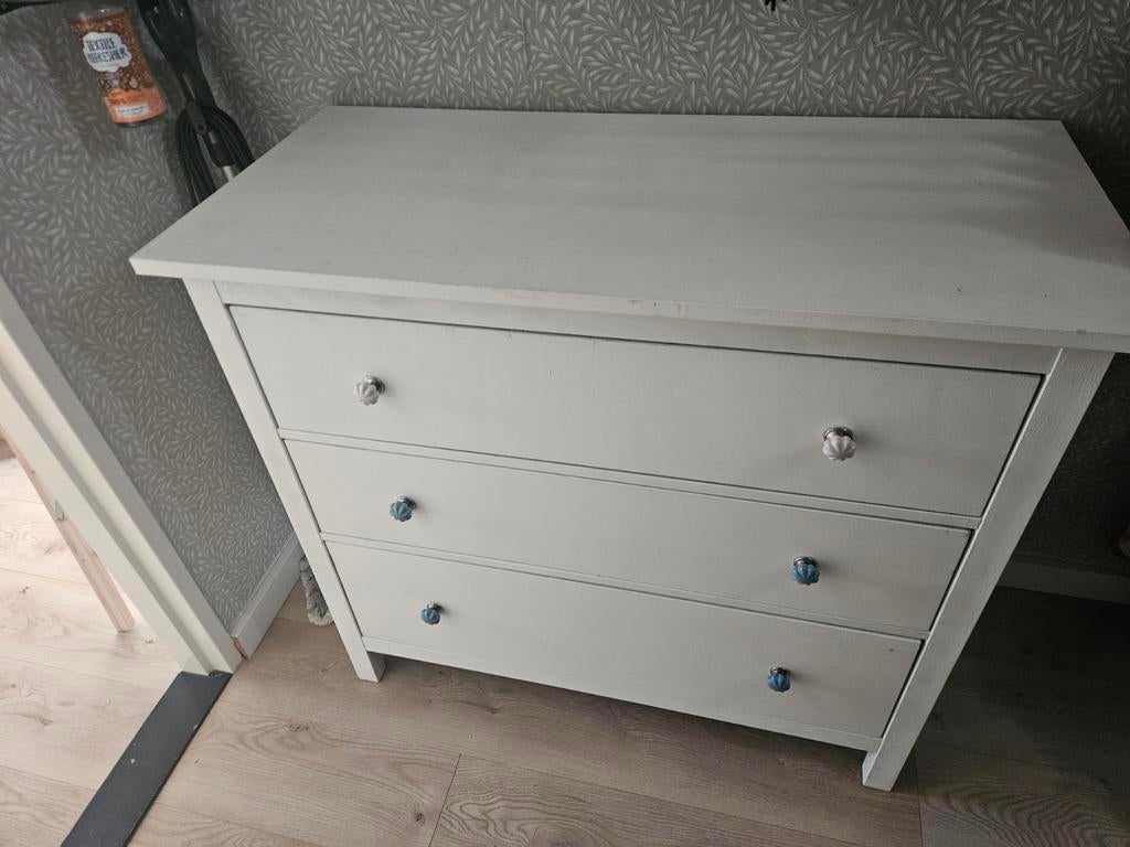 Ikea Hemnes ladekast met 3 lades, Huis en Inrichting, Kasten | Ladekasten, Ophalen, 100 tot 150 cm, Zo goed als nieuw, 3 of 4 laden