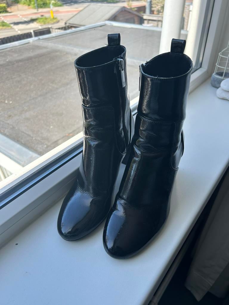 Laarsjes, zwarte lak, zara, maat 39, Kleding | Dames, Schoenen, Zwart, Lage of Enkellaarzen, Ophalen of Verzenden, Zo goed als nieuw