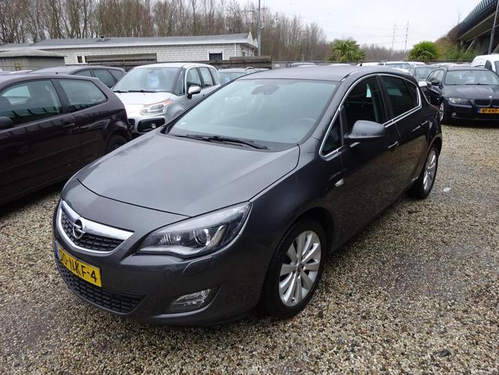 Opel Astra 1.4 Cosmo airco navigatie trekhaak, Auto's, Opel, Bedrijf, Te koop, Astra, ABS, Airbags, Airconditioning, Boordcomputer
