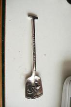 4 OUD HOLLANDSE LEPELTJES 2 KLEDERDRACHT, DELTA WERKEN, Verzenden