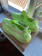 Glow in the dark yeezys MT44, Ophalen of Verzenden, Nieuw, Zwart