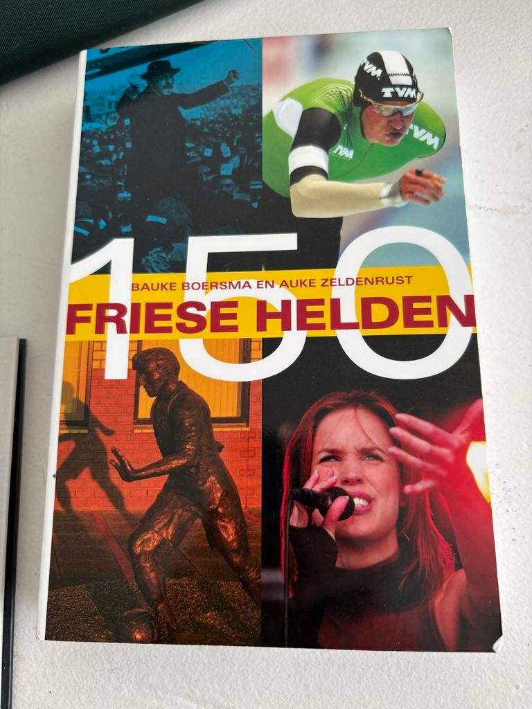 150 Friese Helden - Boek over bekende Friezen, Ophalen of Verzenden, 20e eeuw of later, Gelezen
