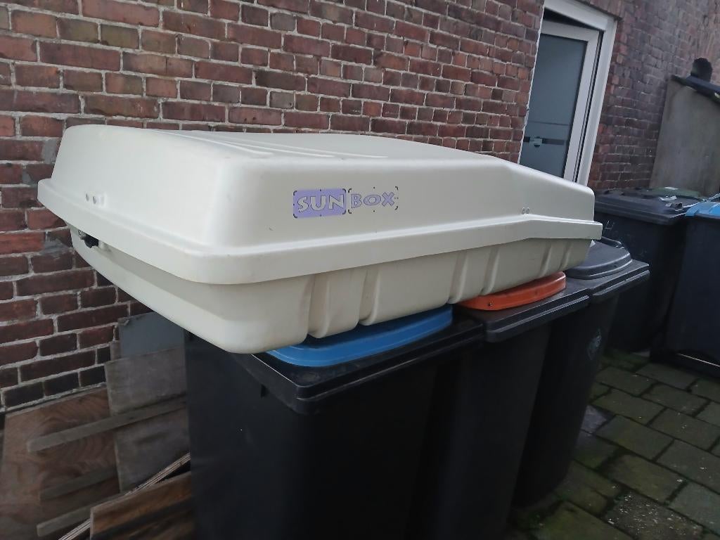 LICHTE KLEUR DAKKOFFER .VIERKANT, Auto diversen, Dakkoffers, Ophalen of Verzenden, Zo goed als nieuw