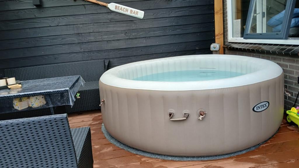 Nette Intex jacuzzi bubble spa 6 persoons, Ophalen of Verzenden, Gebruikt, Afdekzeil, Opblaasbaar