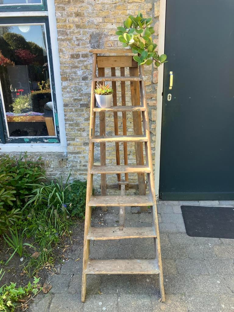 Oude/decoratieve schilderstrap. Let op! Ophalen in Workum, Ophalen