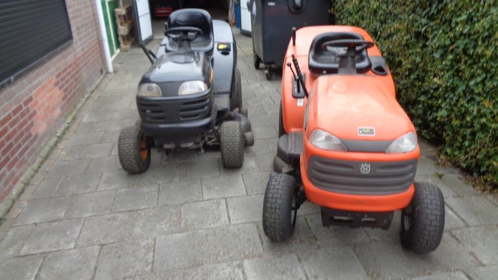 wegens inruil 2 x zitmaaier met vangbak  iets werk, Tuin en Terras, Zitmaaiers, Ophalen, Gebruikt, Husqvarna, Versnellingen