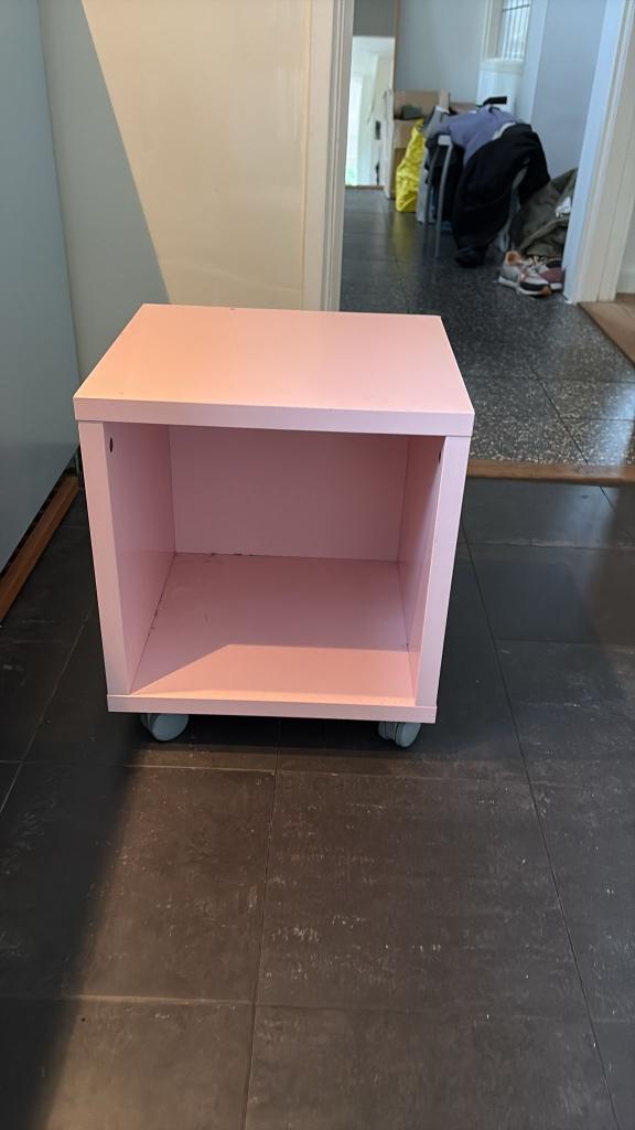 Roze nachtkastje gratis, Gebruikt, Minder dan 75 cm, Minder dan 50 cm, Ophalen