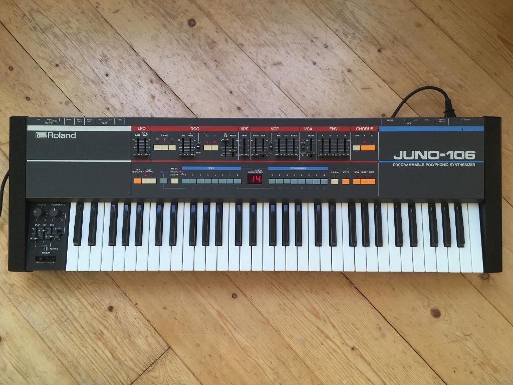 Roland Juno 106, Muziek en Instrumenten, Synthesizers, Ophalen, Gebruikt, 61 toetsen, Roland