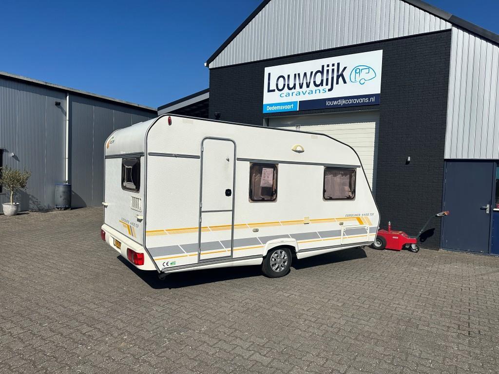 DELTA Euroliner 4400 TSF ’06 (Vastbed, Treinzit), Vast bed, Bedrijf, Louwdijk Caravans, 6 tot 7 meter