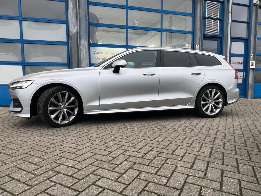 Volvo V60 B3 163pk Geartronic Hybrid 2021 Grijs, Auto's, Stof, 1800 kg, 4 cilinders, 163 pk