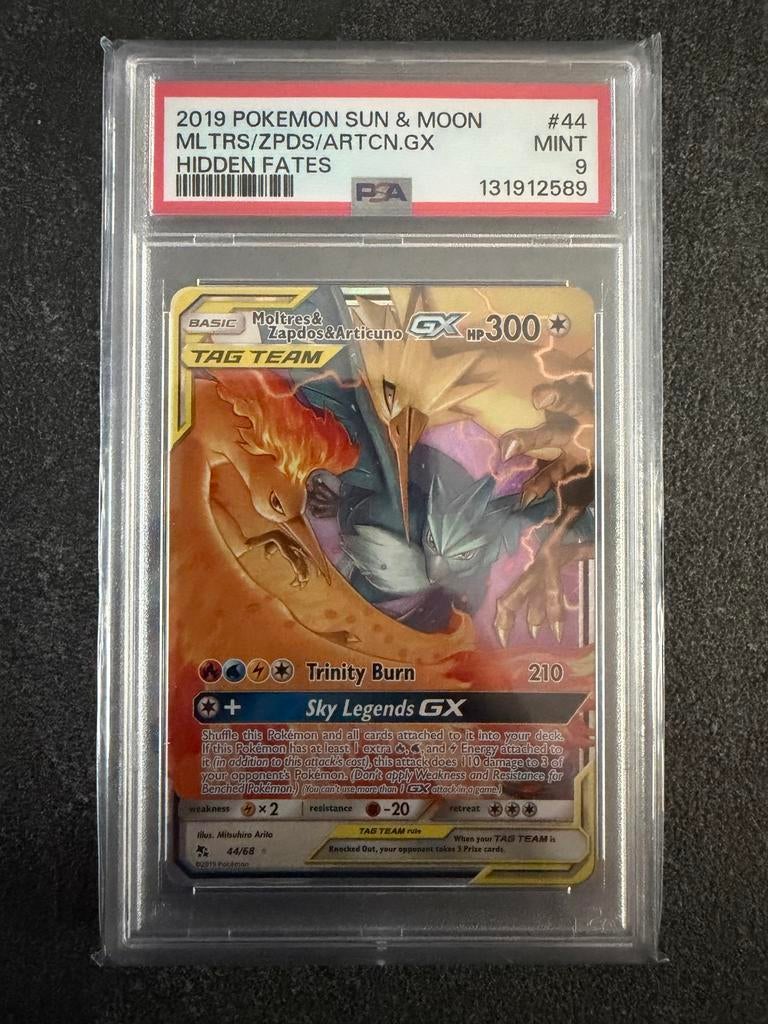 PSA 9 Moltres & Zapdos & Articuno 44/68 Hidden Fates Pokemon, Ophalen of Verzenden, Zo goed als nieuw, Losse kaart