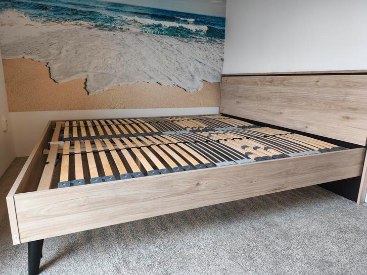 Compleet 2 persoonsbed nog geen jaar oud van 1100e voor 300e, Huis en Inrichting, Slaapkamer | Bedden, Zo goed als nieuw, Tweepersoons