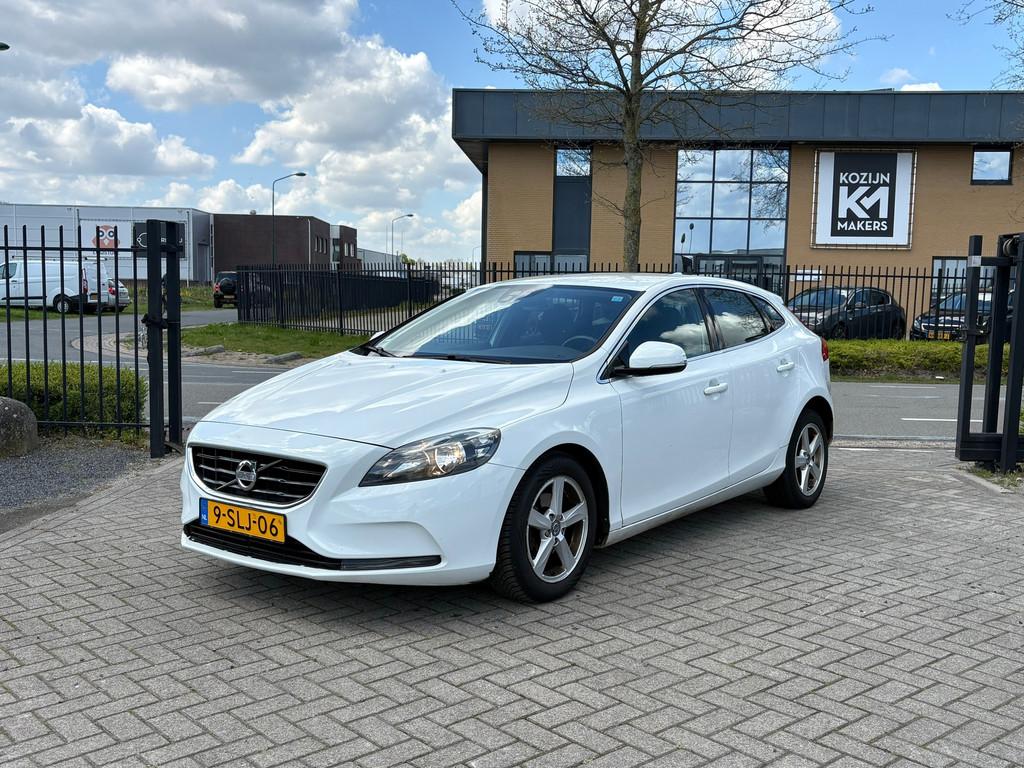 Volvo V40 1.6 D2 Momentum | Airco | Cruise | Navi, Auto's, Volvo, Voorwielaandrijving, Euro 5, Gebruikt, Zwart