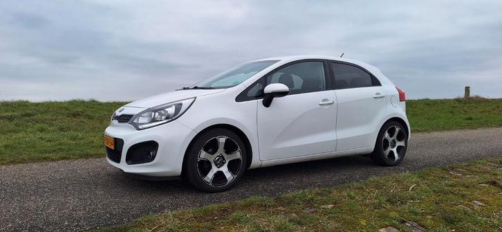 Kia Rio 1.2 I 5DRS 2014 Wit | APK tot 01-03-2027, Auto's, Kia, Particulier, Rio, Airconditioning, Bluetooth, Centrale vergrendeling