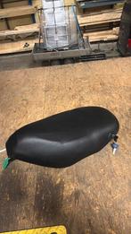 Piaggio zip zadel zonder schade, Ophalen of Verzenden