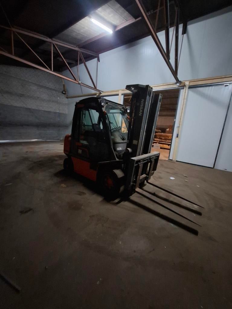 Nissan LPG Heftruck met Cabine - 3.2 Ton, Side Shift, LPG, 3000 tot 4000 kg, Heftruck, Ophalen of Verzenden