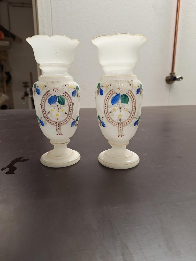 2 handgeschilderde opaline bristol vazen, Ophalen of Verzenden