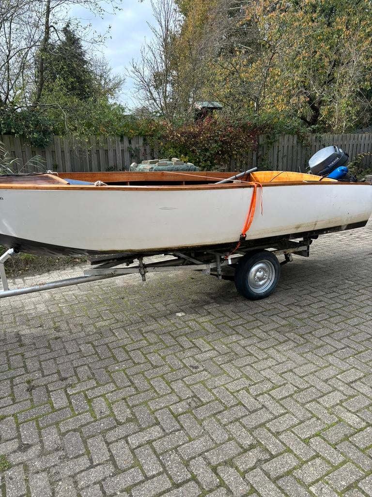 Mooie boot opknapper (moet weg), Watersport en Boten, Sloepen, Gebruikt, Tot 10 pk, 3 tot 6 meter, Buitenboordmotor, Benzine, Hout