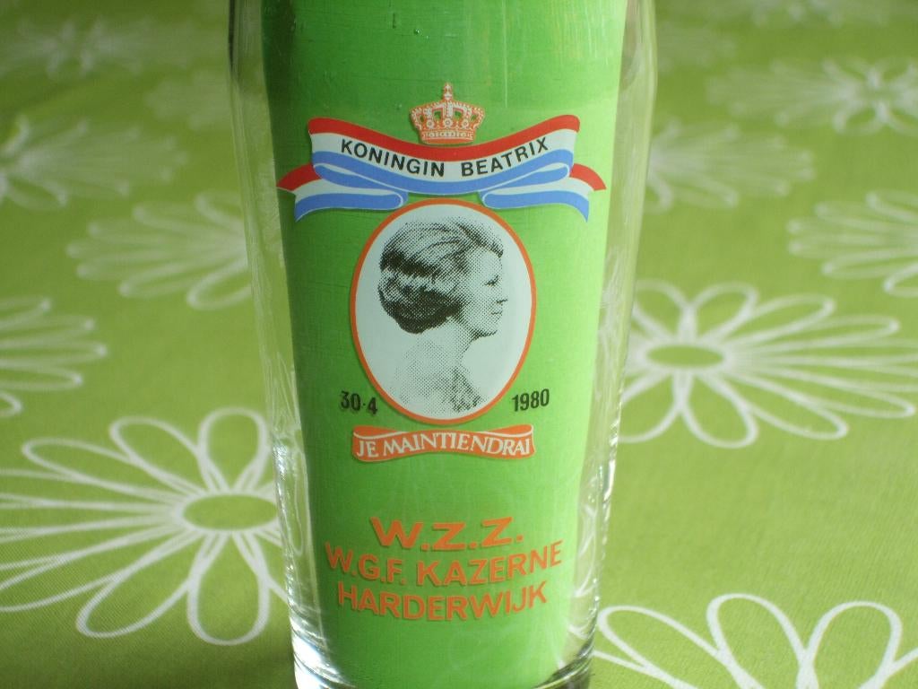 W.G.F. Kazerne Harderwijk glas - Koningin Beatrix 30-4-1980, Ophalen of Verzenden, Landmacht, Nederland, Overige typen