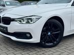 BMW 3-serie 318i Luxury Sport|Carplay|18 inch|Climate contro, Gebruikt, Leder en Stof, Wit, 3 cilinders