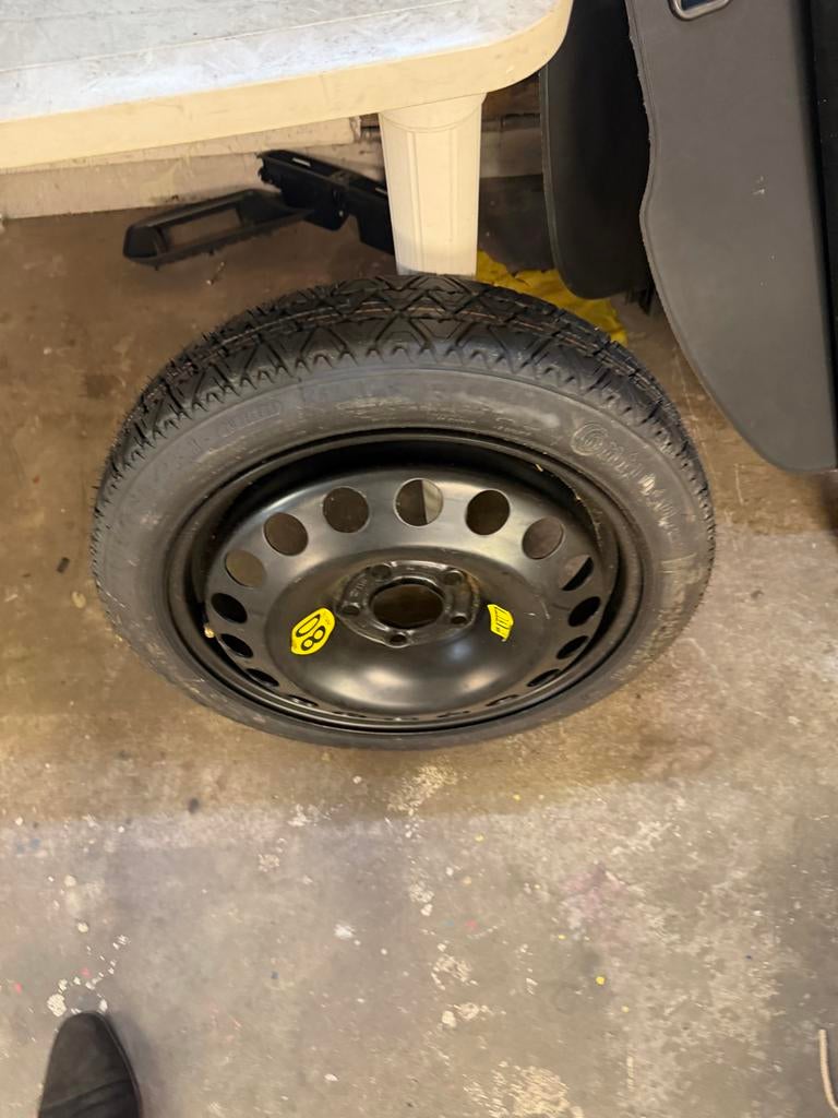 Reservewiel met krikset - Compact en compleet, Ophalen of Verzenden, Gebruikt, Manueel, Schaarkrik