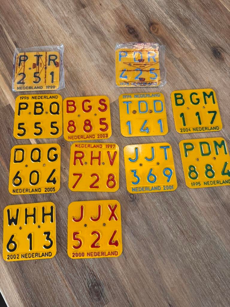 Oude kentekenplaten bromfiets, Ophalen of Verzenden, Zo goed als nieuw
