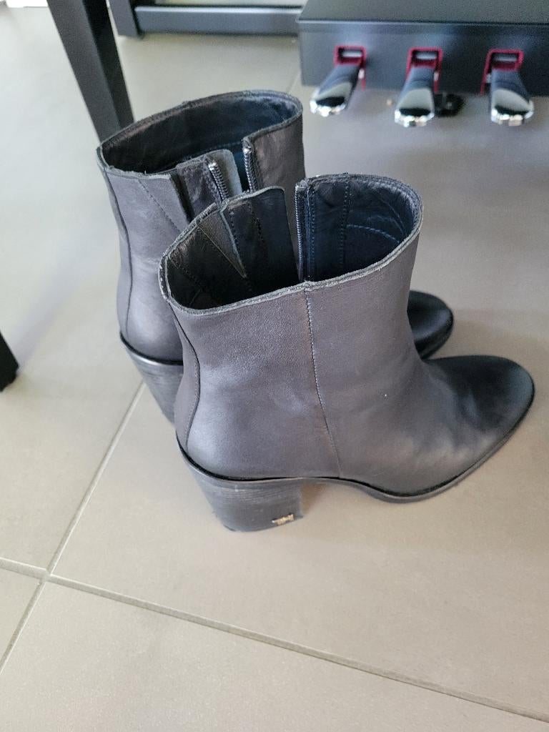 Zgan zwarte enkellaarsjes van Tommy Hilfiger, mt 40, Kleding | Dames, Schoenen, Zo goed als nieuw, Lage of Enkellaarzen, Zwart