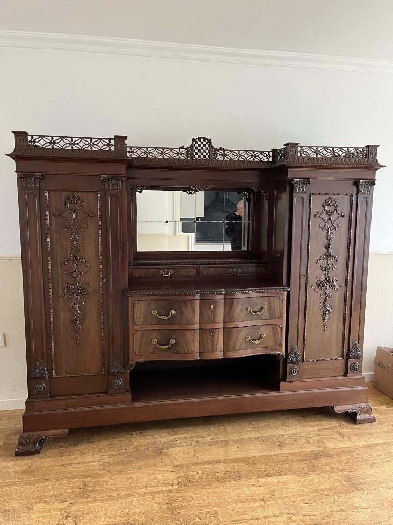 Antieke buffetkast – massief eiken met notenfineer, Huis en Inrichting, Ophalen, Gebruikt, Met deur(en), Gotisch / Rococo