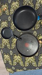 Pannenset: 2 koekenpannen en 1 crêpepan, Huis en Inrichting, Keuken | Potten en Pannen, Ophalen of Verzenden, Gebruikt, Aluminium