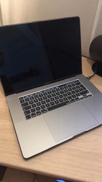 macbook pro i9 32 Gb/1TB + thb 3 dock 16 inch- bijna nieuw, Computers en Software, Apple Macbooks, Nieuw, MacBook Pro, 16 inch