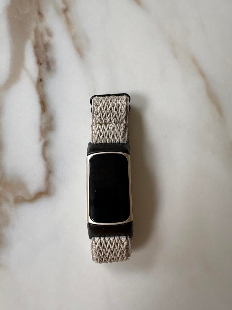 Fitbit activity tracker met stoffen bandje, Sieraden, Tassen en Uiterlijk, Activity trackers, Ophalen, Gebruikt, Zwart